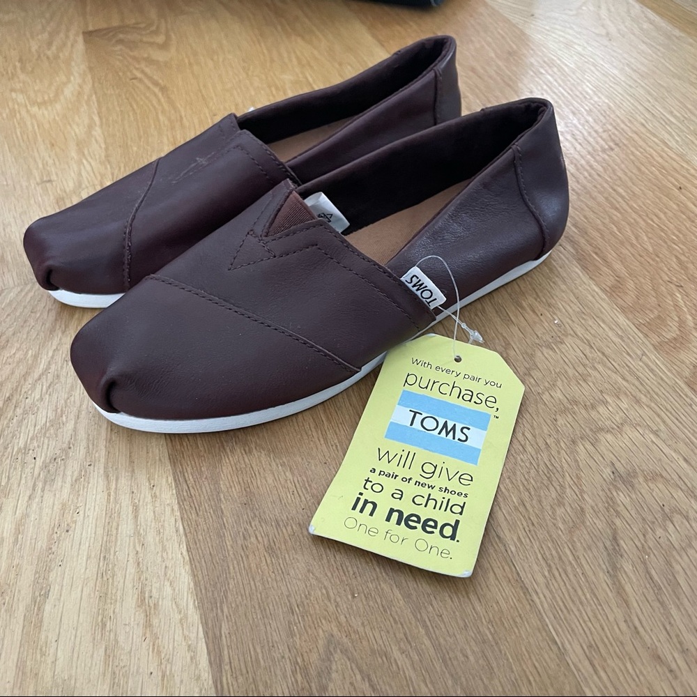 Toms Leather Oxblood (Burgundy) Slip On Shoes NWT - Size 5 Womens US Sneakers